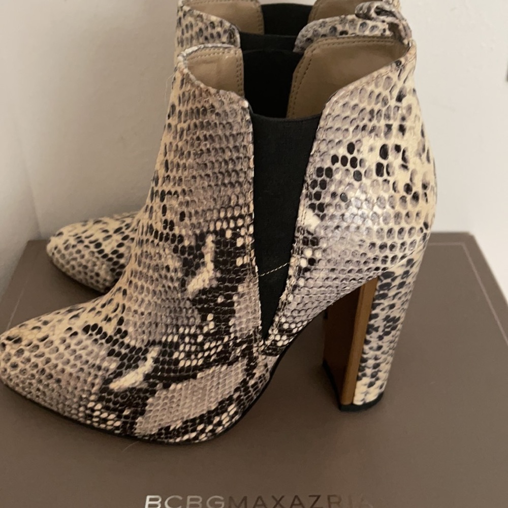 New In Box BCBG MAXAZRIA Nude Tilley Leather Day Boots with gold trim Heels